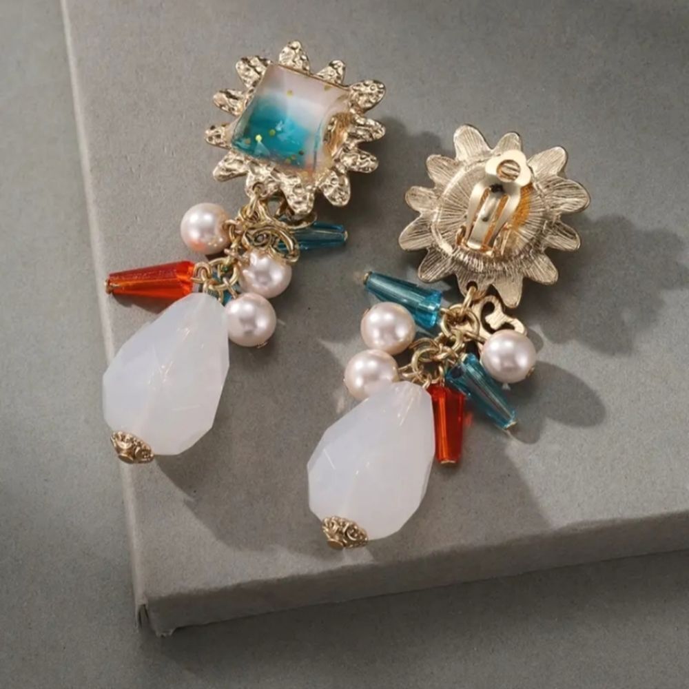 Elegant vintage resin dangle Clip-on earrings